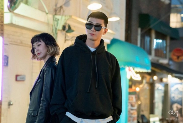 Кадр из дорамы Итхэвон класс