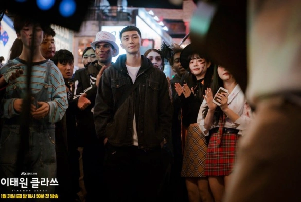 Кадр из дорамы Итхэвон класс