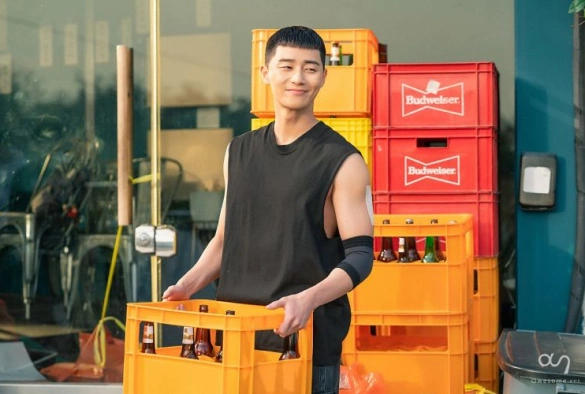 Кадр из дорамы Итхэвон класс