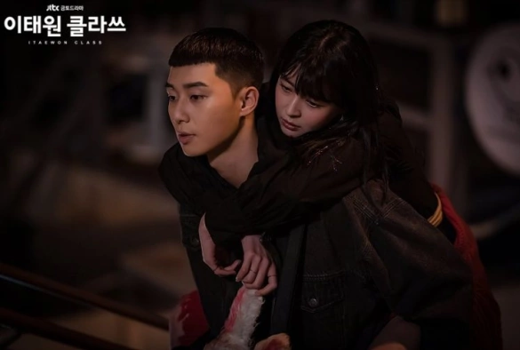 Кадр из дорамы Итхэвон класс