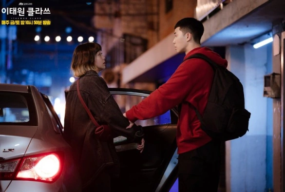 Кадр из дорамы Итхэвон класс