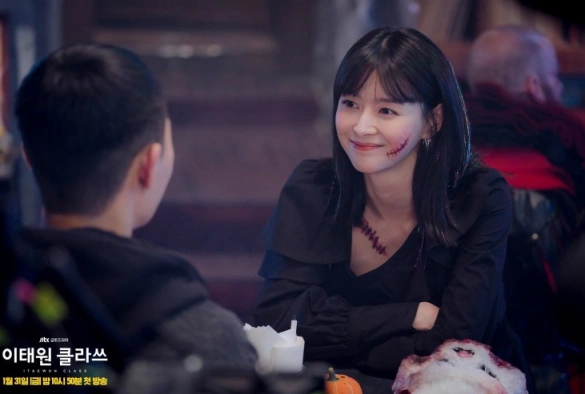 Кадр из дорамы Итхэвон класс