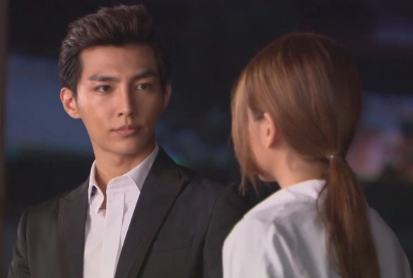 Кадр из дорамы Влюбись в меня