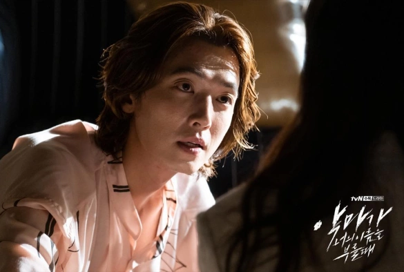 Кадр из дорамы Когда дьявол зовёт тебя по имени