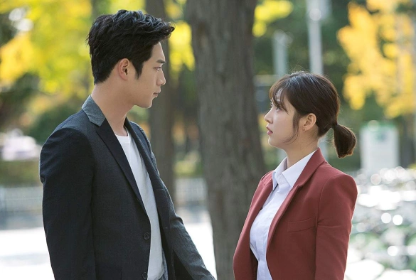 Кадр из дорамы Ты тоже человек?