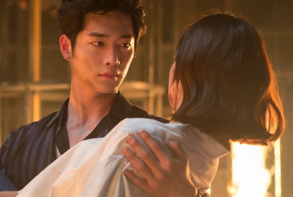 Кадр из дорамы Ты тоже человек?