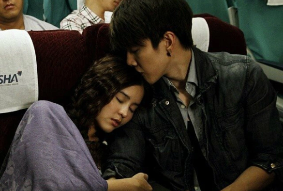 Кадр из дорамы Полный дом (тайская версия)