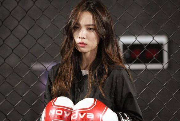 Кадр из дорамы Железная леди. Когда кончается шоу