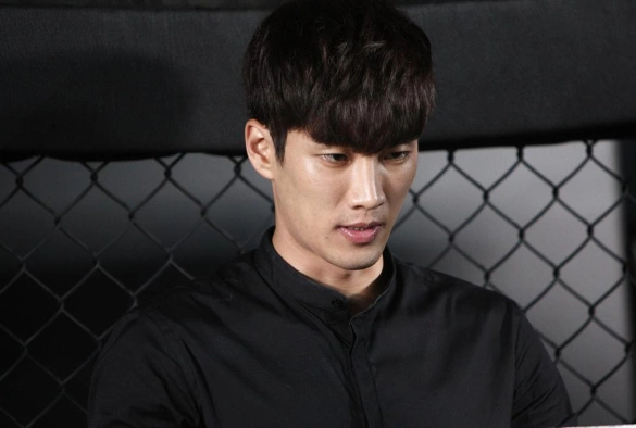 Кадр из дорамы Железная леди. Когда кончается шоу