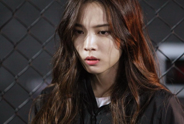 Кадр из дорамы Железная леди. Когда кончается шоу