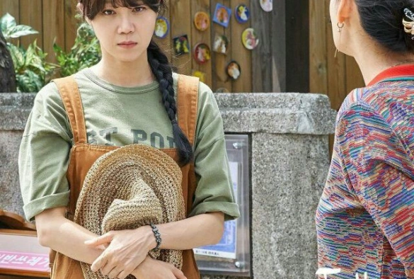 Кадр из дорамы Когда цветёт камелия