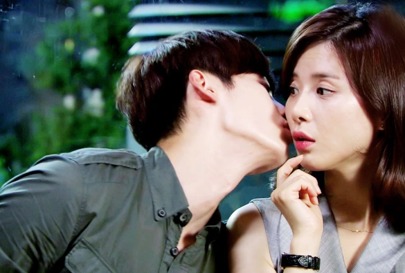 Кадр из дорамы Я слышу твой голос