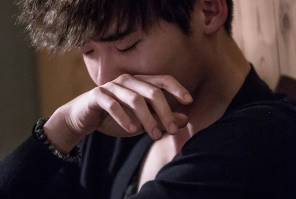 Кадр из дорамы Доктор незнакомец