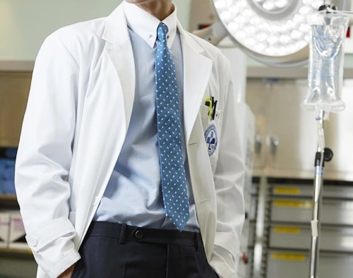 Кадр из дорамы Доктор незнакомец