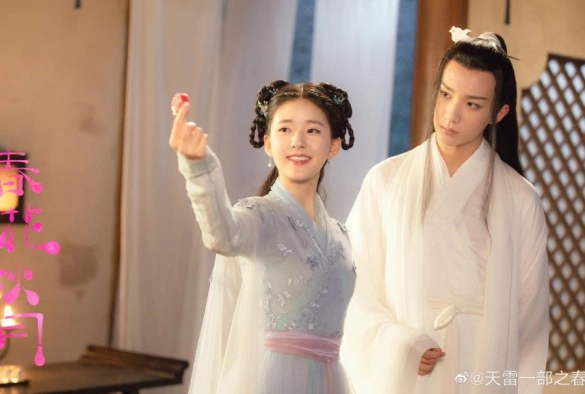 Кадр из дорамы Весенний цветок, осенняя луна