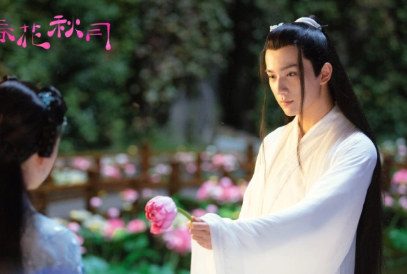 Кадр из дорамы Весенний цветок, осенняя луна