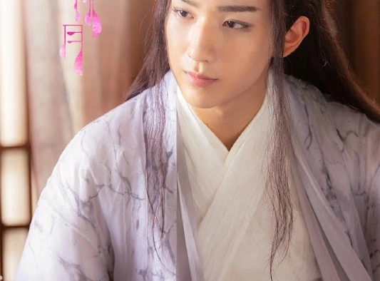 Кадр из дорамы Весенний цветок, осенняя луна