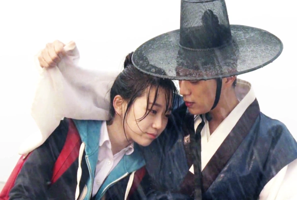 Кадр из дорамы Брызги любви