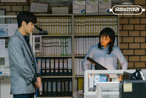 Кадр из дорамы Поймать призрака