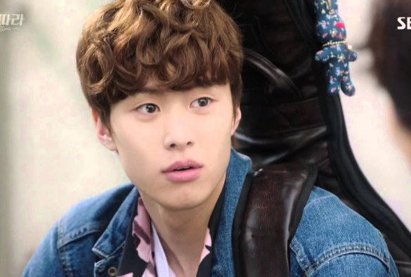 Кадр из дорамы Шоумен