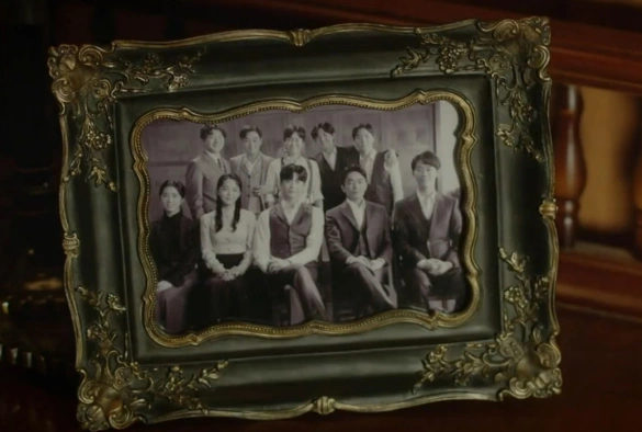 Кадр из дорамы Гимн смерти