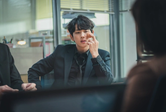 Кадр из дорамы Трейсер