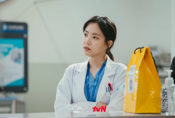 Кадр из дорамы Призрачный доктор