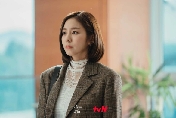 Кадр из дорамы Призрачный доктор