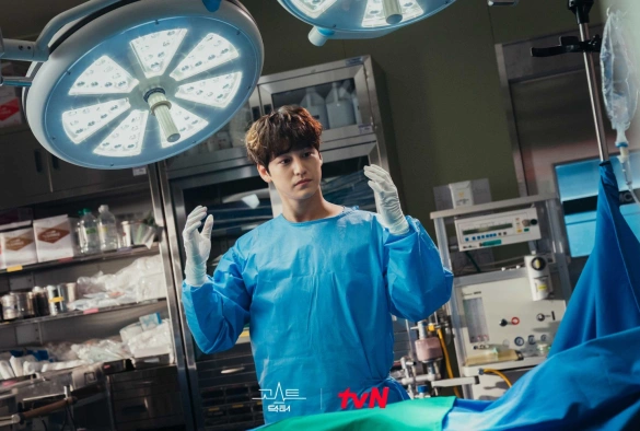 Кадр из дорамы Призрачный доктор