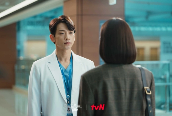 Кадр из дорамы Призрачный доктор