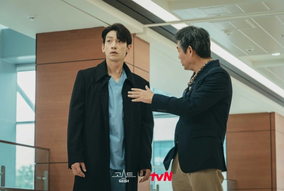 Кадр из дорамы Призрачный доктор