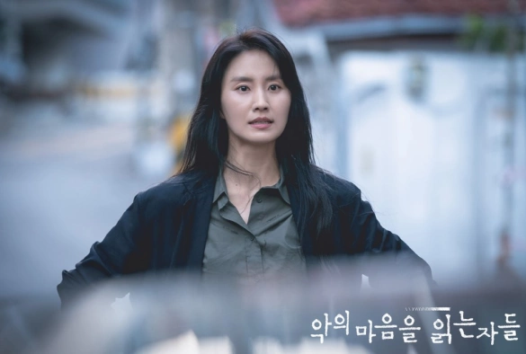 Кадр из дорамы Те, кто читает сердца зла