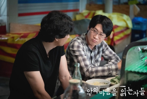 Кадр из дорамы Те, кто читает сердца зла