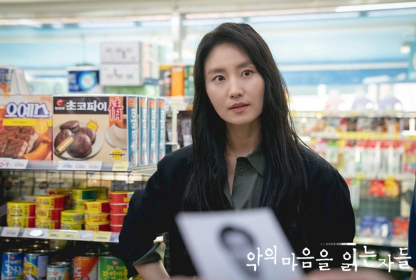 Кадр из дорамы Те, кто читает сердца зла