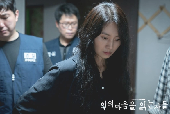 Кадр из дорамы Те, кто читает сердца зла