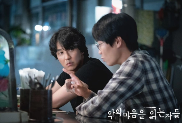 Кадр из дорамы Те, кто читает сердца зла