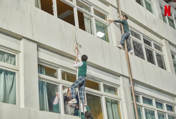 Кадр из дорамы Мы все мертвы 1 сезон