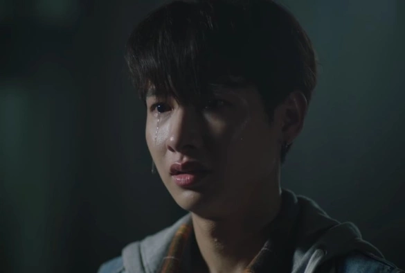 Кадр из дорамы Не я