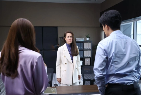 Кадр из дорамы Любовь Карат