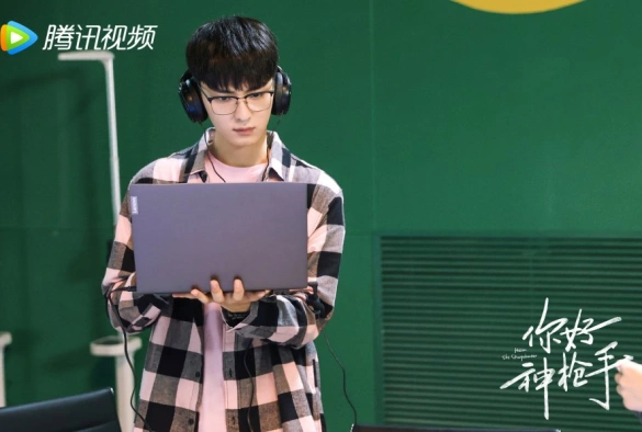 Кадр из дорамы Привет, снайпер