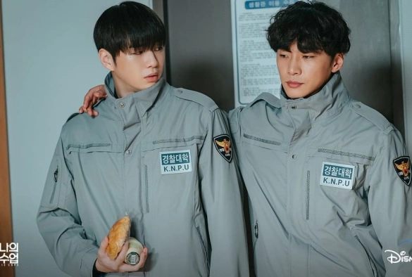 Кадр из дорамы Копы-новички