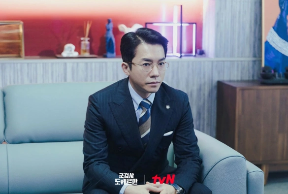 Кадр из дорамы Военный прокурор До Бэ Ман