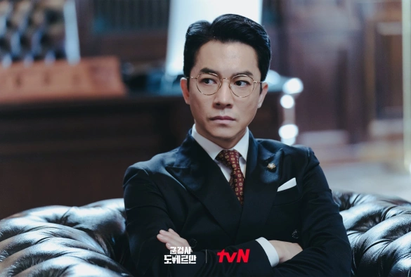 Кадр из дорамы Военный прокурор До Бэ Ман