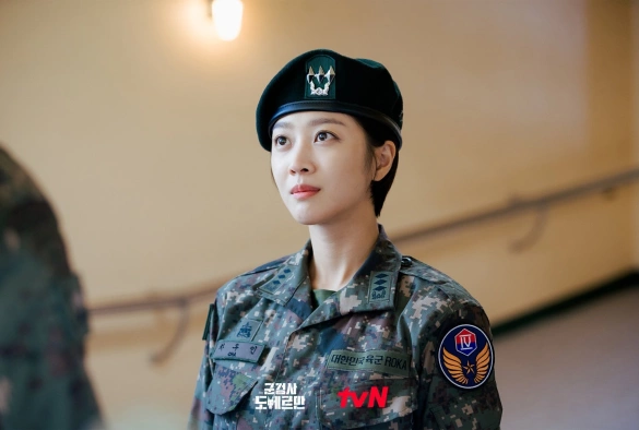 Кадр из дорамы Военный прокурор До Бэ Ман