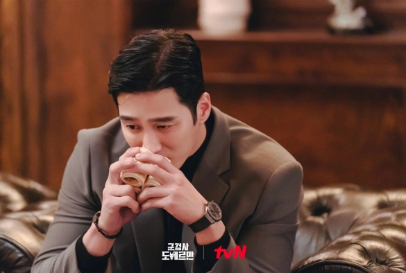 Кадр из дорамы Военный прокурор До Бэ Ман