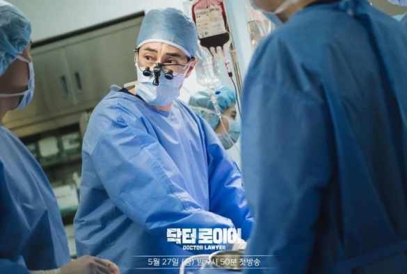 Кадр из дорамы Доктор-адвокат