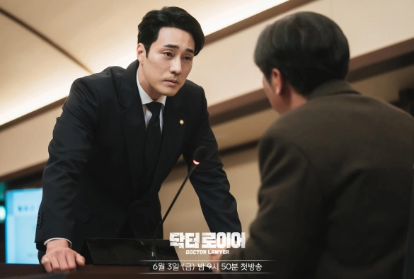 Кадр из дорамы Доктор-адвокат