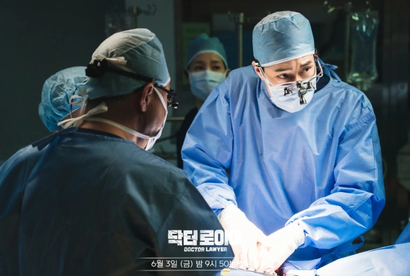 Кадр из дорамы Доктор-адвокат