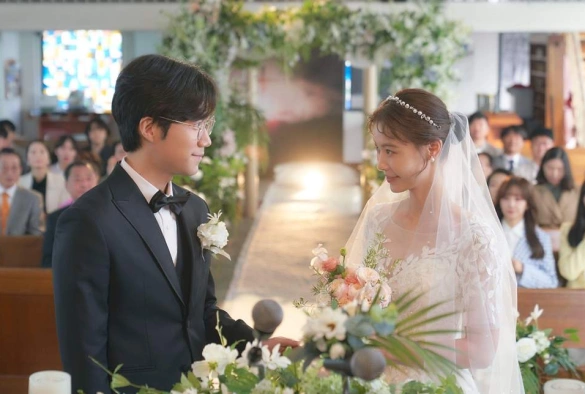 Кадр из дорамы Ведьма жива