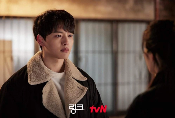 Кадр из дорамы Связь